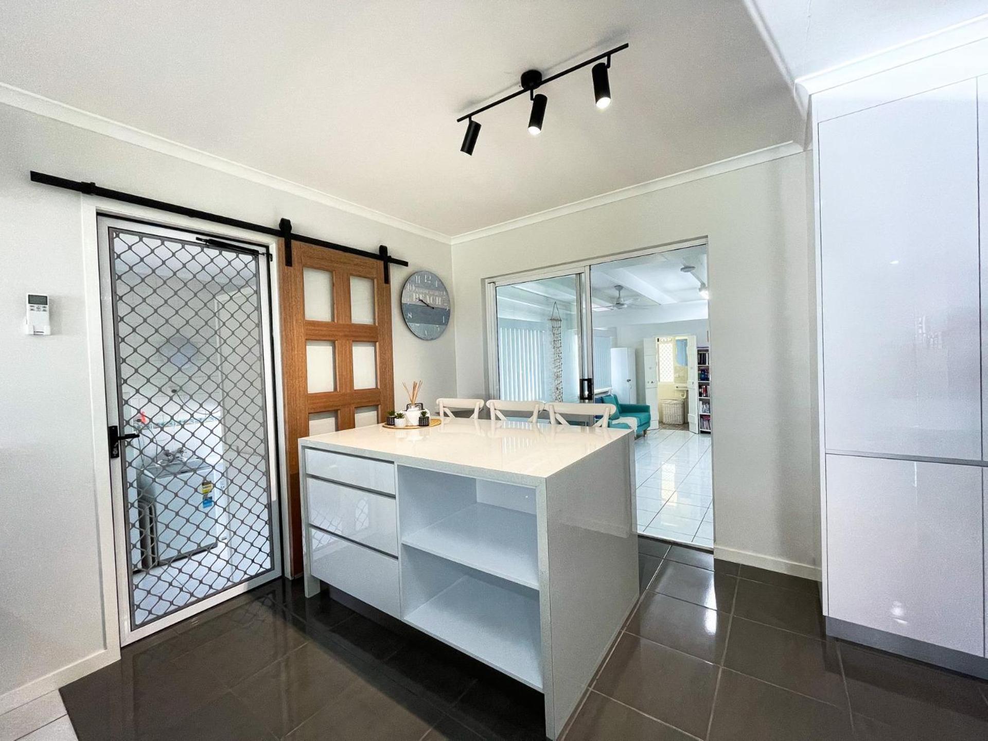 Beach House On Burrum- Close To Beach- 3Br- Wifi-Foxtel Woodgate Exteriör bild