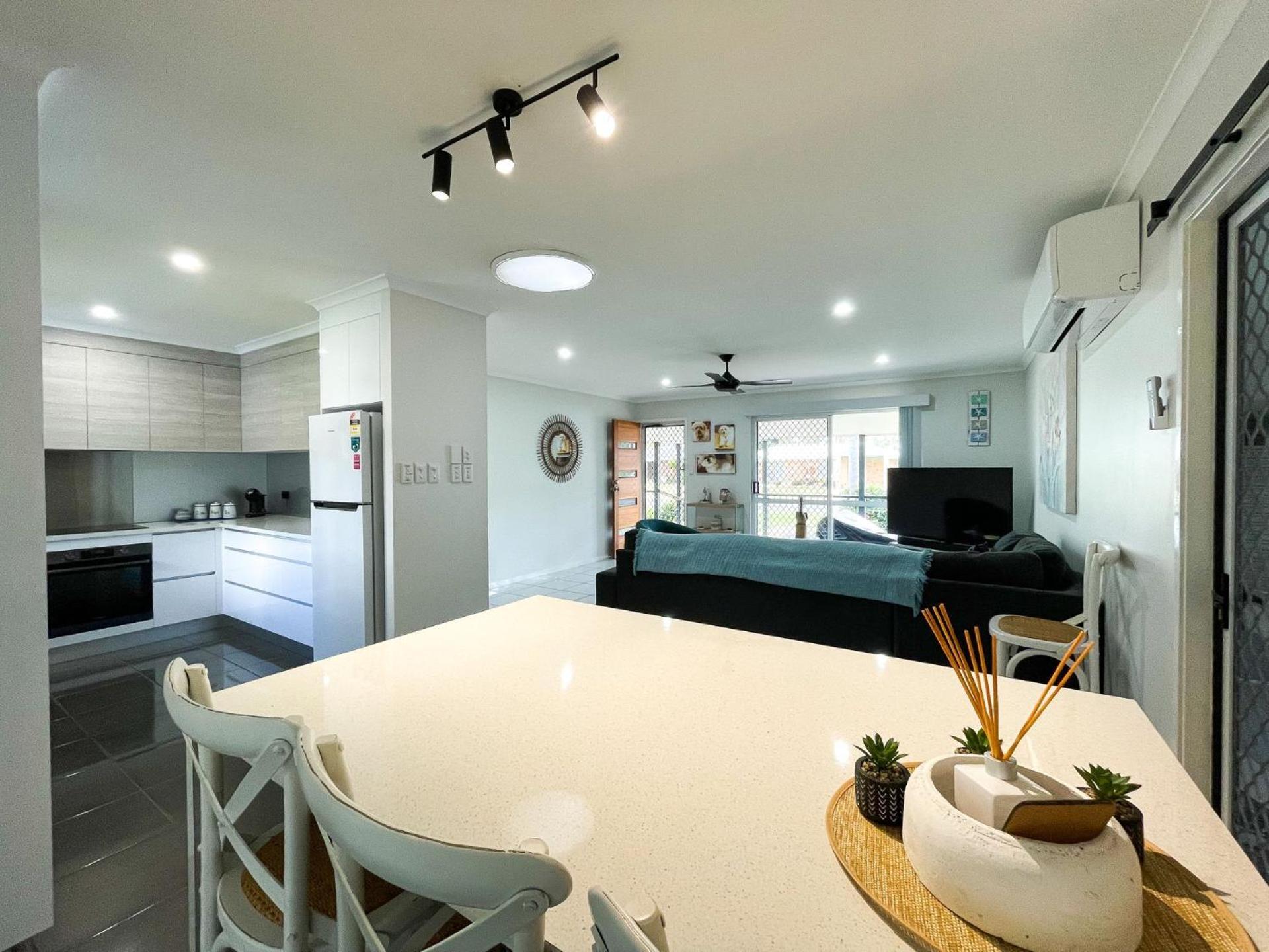 Beach House On Burrum- Close To Beach- 3Br- Wifi-Foxtel Woodgate Exteriör bild